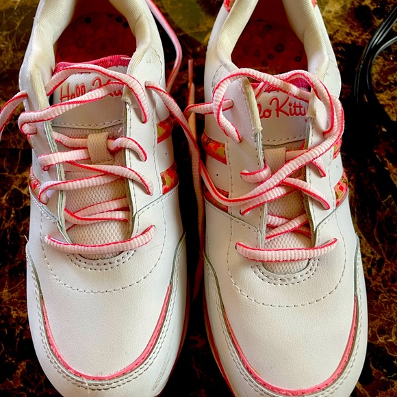 Hello Kitty Other - Hello kitty tennis shoes size 4 in girls
